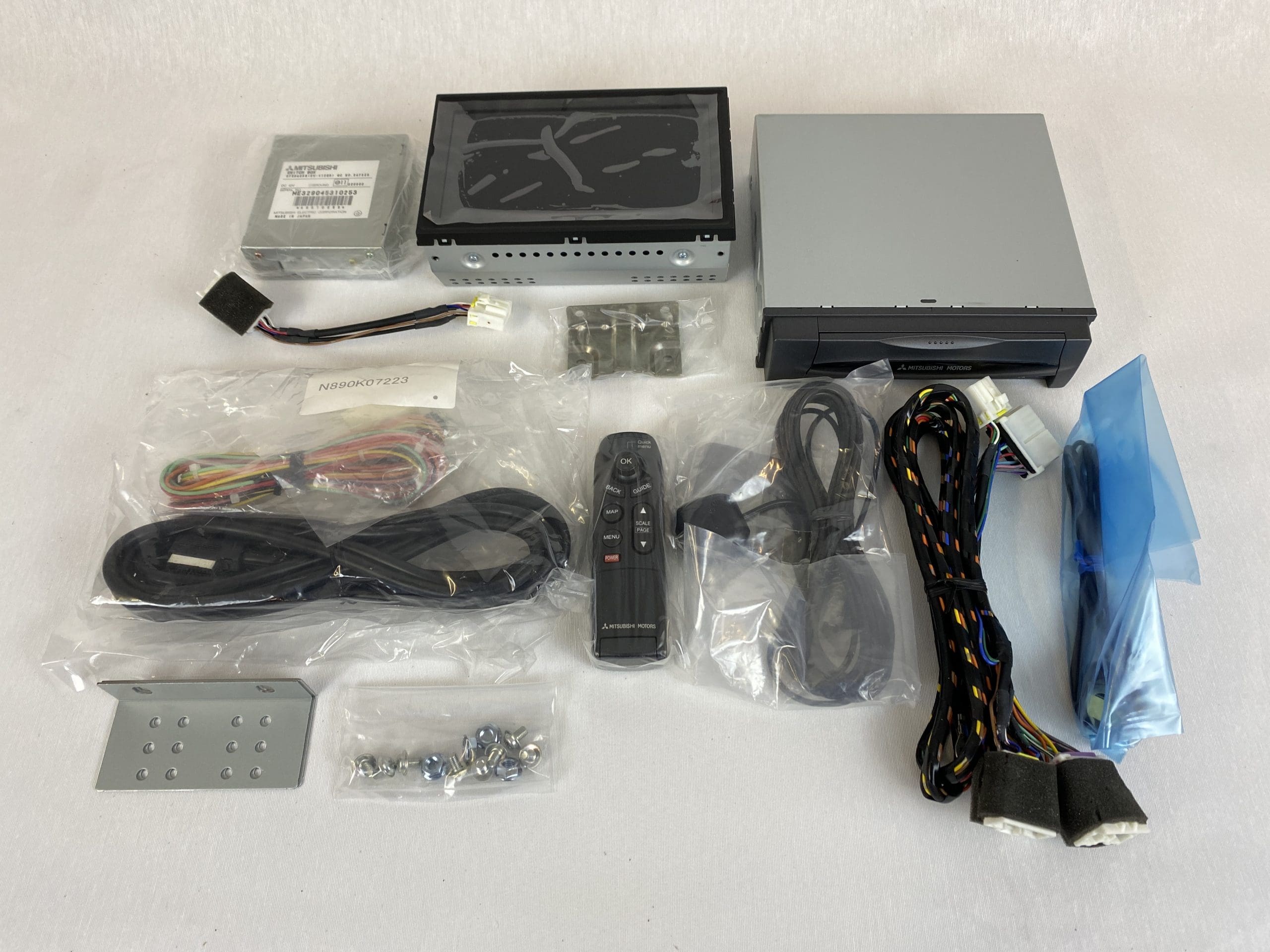 Original Mitsubishi Navigation MZ313065