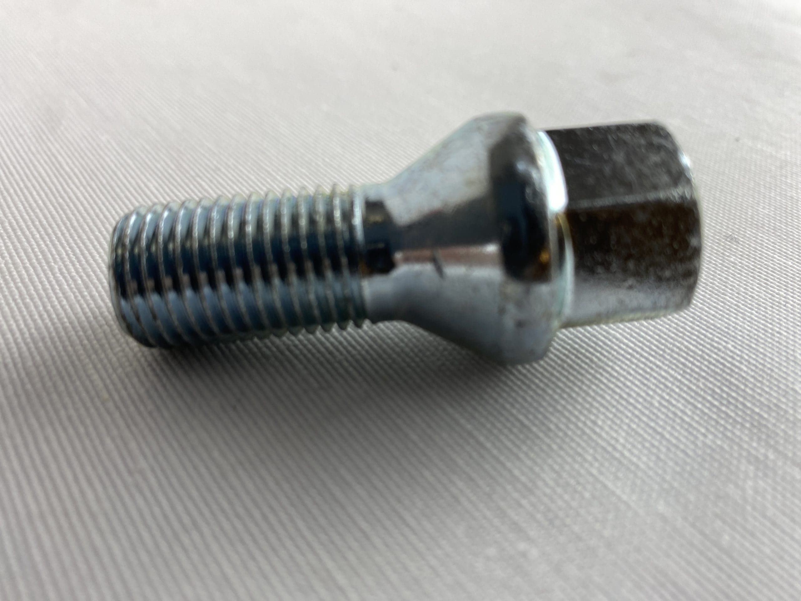 Original Renault Hjulbolt 8200620058
